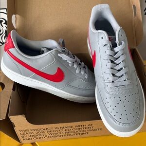 Nike Men's Sneakers in Gray and Red